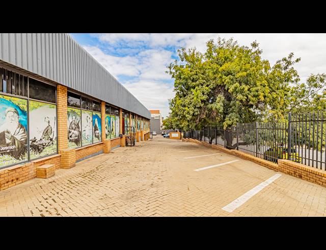 2,200M² WAREHOUSE FOR SALE IN FERNDALE